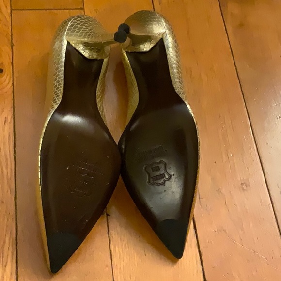 Stuart Weizmann Leather Pointed Toe Metallic Gold Snakeskin Pumps Size 7.5 - Picture 3 of 5